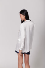Load image into Gallery viewer, White Ultra Light Weight Silk Blazer
