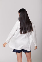 Load image into Gallery viewer, White Ultra Light Weight Silk Blazer
